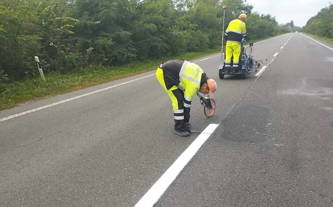 На Волині оновлюють розмітку на стратегічно важливих автошляхах (фото)