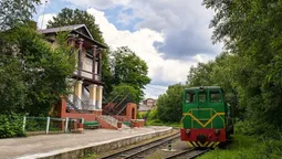 Кав'ярня, зимові гірки й мотузковий парк: якою може бути Луцька дитяча залізниця (фото)