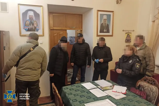 В УПЦ «МП» на Тернопільщині та Прикарпатті СБУ знайшла пропаганду, що заперечує існування України (фото)