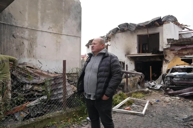 Внаслідок ворожої нічної атаки згорів будинок лікаря на Львівщині (фото)