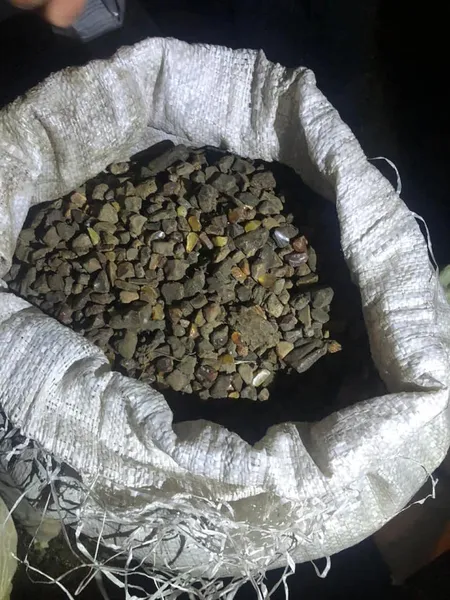 Везли мішками: на Волині вилучили бурштину на понад пів мільйона гривень