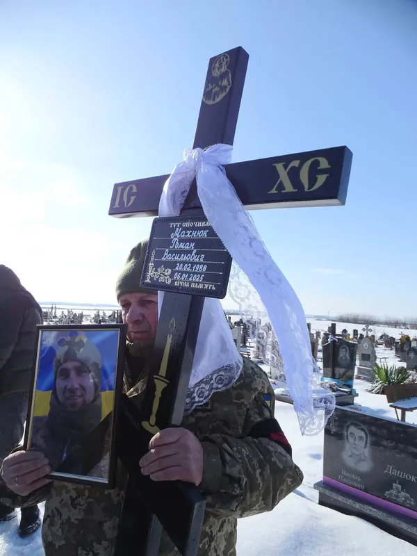 На Волині попрощались з Героєм Романом Махнюком (фото)