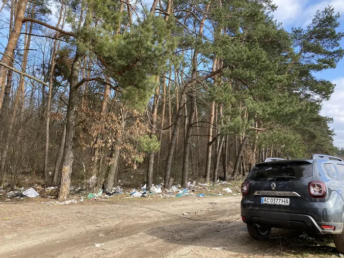 У волинських лісах за допомогою фотопасток ловлять «сміттєвих зозуль» (фото)