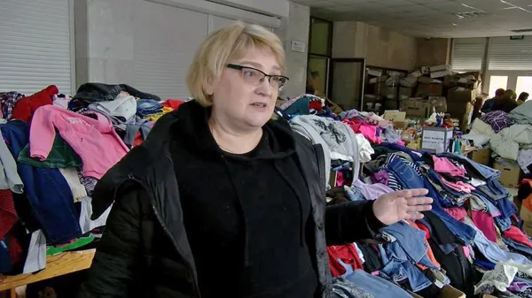 «Платять мало – приходиться щось дивитися»: у луцький пункт допомоги щодня приходять переселенці (фото, відео)