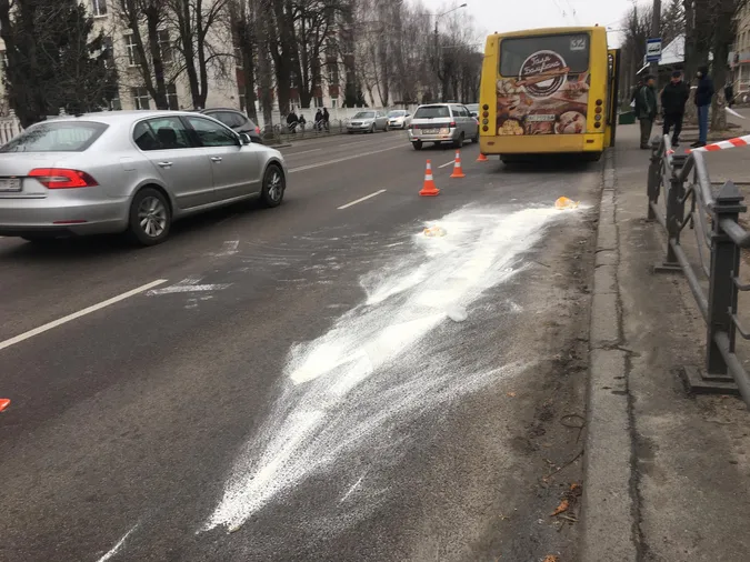 У Луцьку маршрутка збила пішохода (фото)