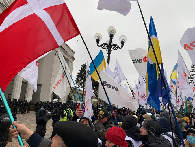 Підприємці у Києві намагаються взяти штурмом Верховну Раду (фото, відео)