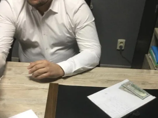 Підбурював дати хабар слідчому: на Волині адвокат піде під суд