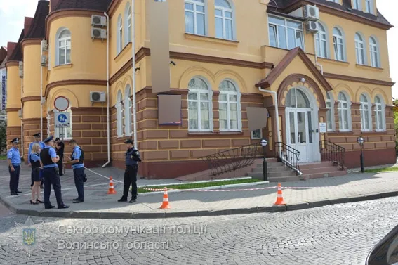 Правоохоронці розповіли, чим було «заміновано» луцький «Укрексімбанк»