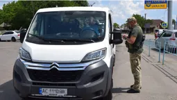 Через «Устилуг» почали пропускати вантажівки (відео)