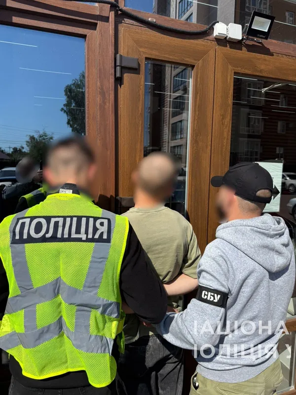 Смаколики для наркоманів: на Волині подружжя торгувало печивом з канабісом (фото, відео)