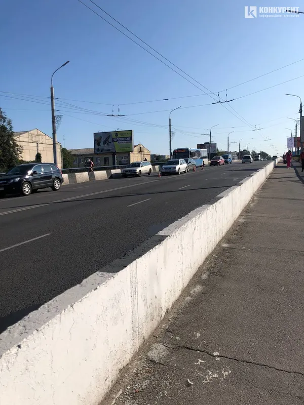 У Луцьку – ДТП на шляхопроводі (фото)