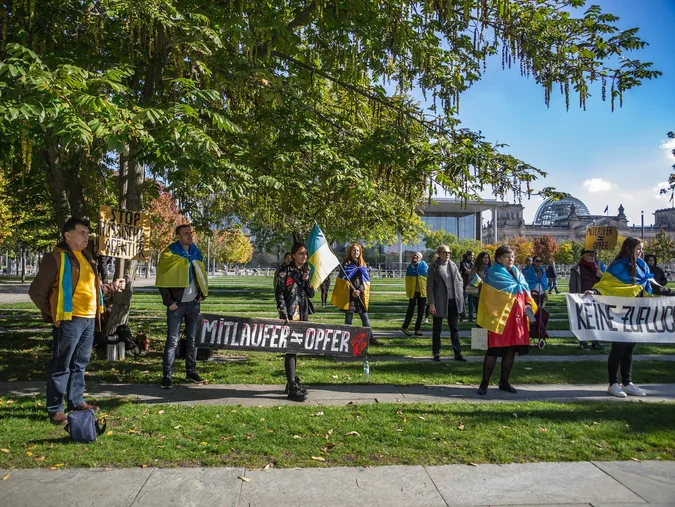 У Німеччині українські біженці протестували проти надання притулку ухилянтам з росії (фото)