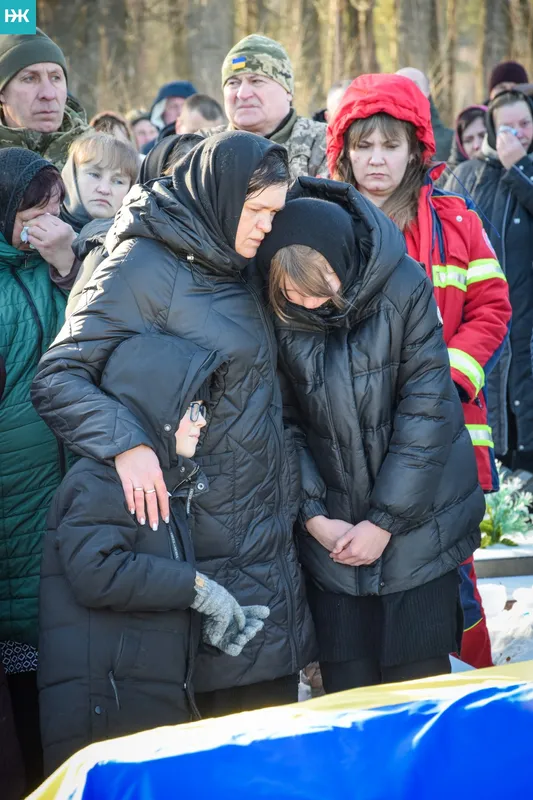 Без батька залишилися двоє дітей: на Волині попрощалися з воїном Віктором Веремійчиком (фото)