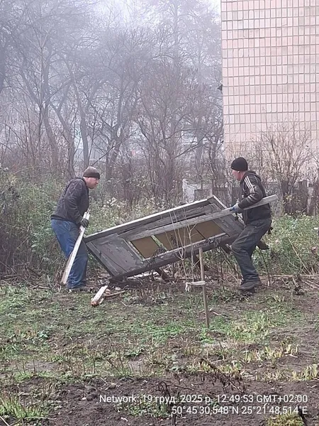 У Луцьку муніципали демонтували незаконні обмежувачі руху для екстрених служб (фото)