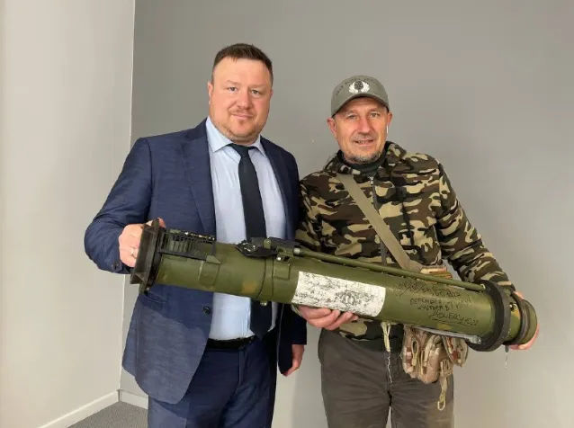 Українські зенітники передали на Волинь трофейний гранатомет (фото)