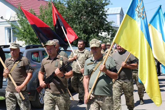 На Волині сотні людей прийшли провести в останню дорогу Героя Дмитра Редчука (фото)