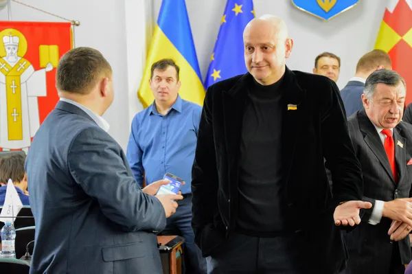 «Де секретар? Запросіть секретаря на сесію» – Євгеній Ткачук не розуміє, чому сесія не починається