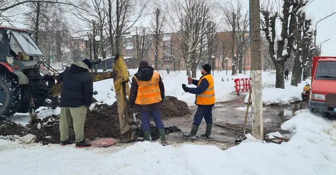 У Нововолинську ліквідовують аварію на водогоні: без води 10 будинків