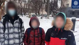У Луцьку підлітки знайшли документи та банківські картки: згубу повернули власнику (фото)