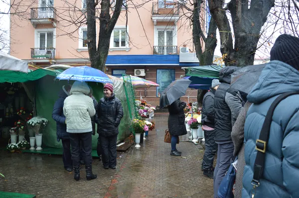 Продавці квітів відстоюють своє право здійснювати торгівлю в центрі Луцька