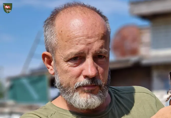 Лікує і побратимів, і покинутих тварин: власник ветклініки став фельдшером у 14-й бригаді
