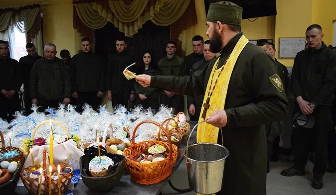 У Луцьку гвардійці освятили великодні страви (фото)