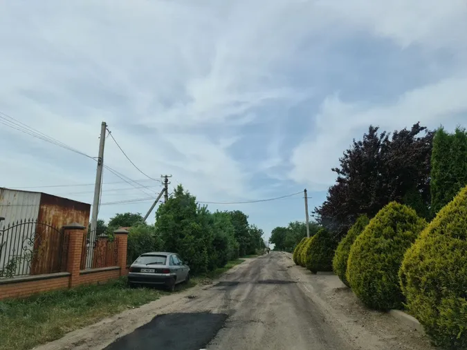 Наче нова: показали, як дрібний ремонт змінив дорогу у селі під Луцьком (фото)