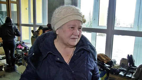 «Платять мало – приходиться щось дивитися»: у луцький пункт допомоги щодня приходять переселенці (фото, відео)