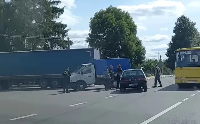 Поблизу Луцька сталася автотроща (відео)
