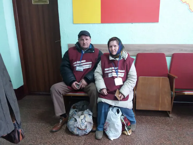 У Луцьку побили агітаторів за Петра Порошенка (фото)
