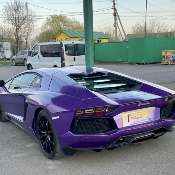 «Бляхи» повертаються? На Волині засвітилася мажорна Lamborghini