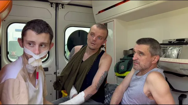 Обмін полоненими: Україні повернули 16 військових і цивільного (фото, відео)
