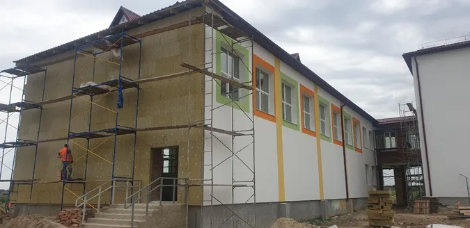 Показали нову школу в Башликах: обіцяють відкрити до нового навчального року (фото)