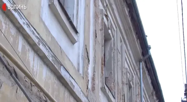 У Луцьку руйнується пам’ятка архітектури: підвали затоплює водою