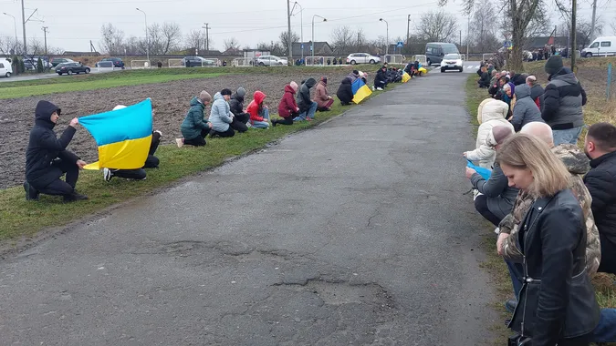 На Волині живим коридором зустріли тіло захисника Ігоря Гуля
