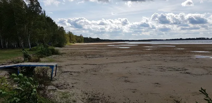 Літо закінчилося, а Світязь досі міліє (фото)