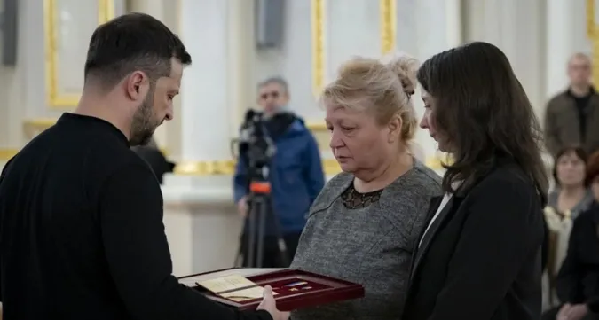 Зеленський вручив орден «Золота Зірка» рідним загиблого волинянина