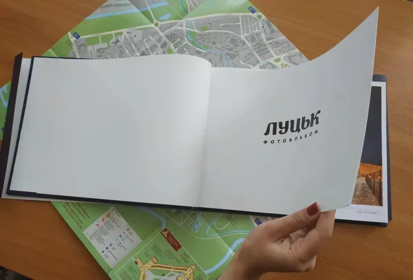 У ЦНАПі презентують новий луцький фотоальбом