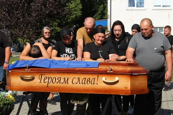 На Волині попрощалися із загиблим кулеметником Павлом Манюхіним (фото)