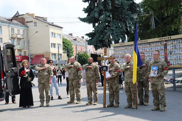 Загинув на Донеччині: у Луцьку попрощались із Валерієм Ткачуком (фото)