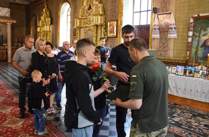 У Луцьку ордени загиблих прикордонників передали їхнім рідним (фото)