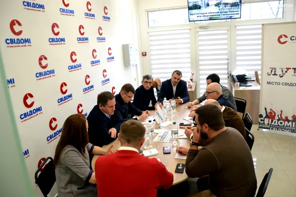 Архітектор відповів Віктору Корсаку на критику щодо реконструкції Театрального майдану