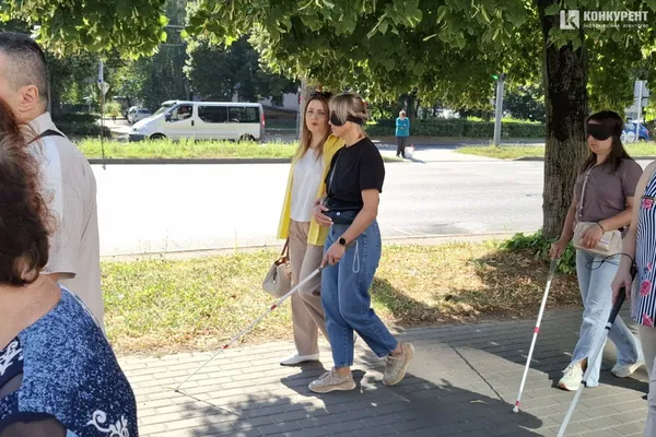 Дискримінація незрячих? – у Луцьку пройшла нова хода безбар’єрності (фото)