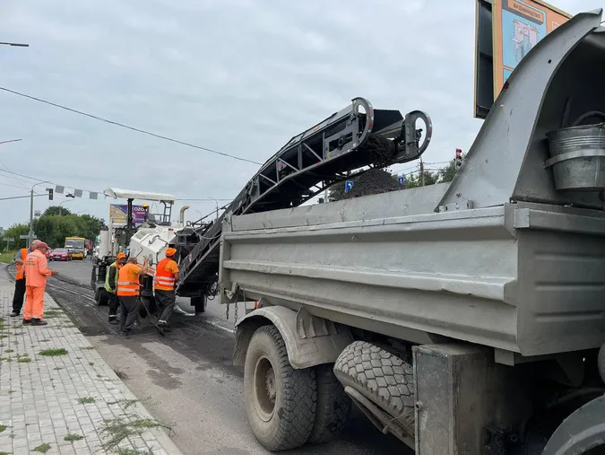 У Луцьку розпочали ремонт найгіршого перехрестя міста (фото)