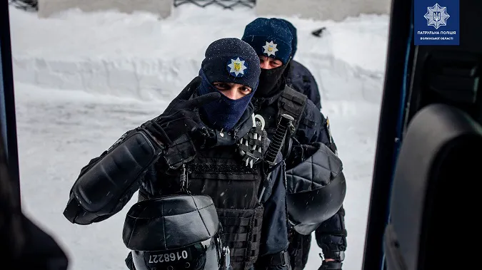 Сніг не завадив: у Луцьку «силовики» влаштували спільні навчання (фото)