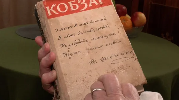«Без Шевченка нема України»: 87-річна волинянка напам’ять цитує «Кобзар» і чекає сина з війни (фото, відео)