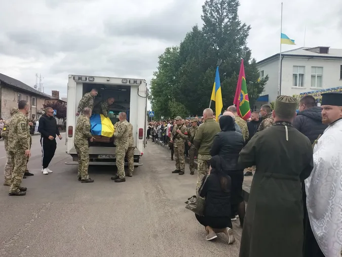 На Волині попрощалися із молодим воїном Сергієм Уляницьким (фото)