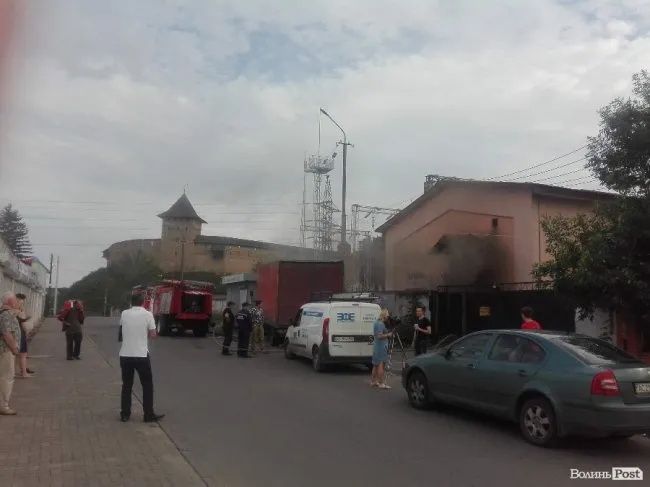 Центр Луцька – без світла: горить електропідстанція (фото)