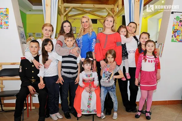 Луцькі мами-поліцейські взяли участь у фотосесії