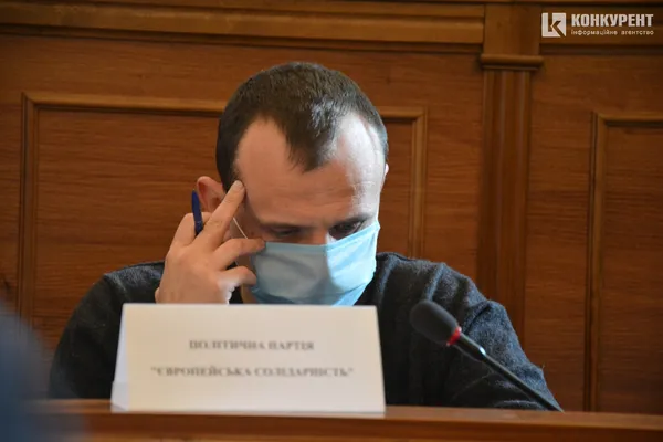 Із селфіками, масочками та невеличким скандальчиком на фінал: перша сесія Волиньради (фото)